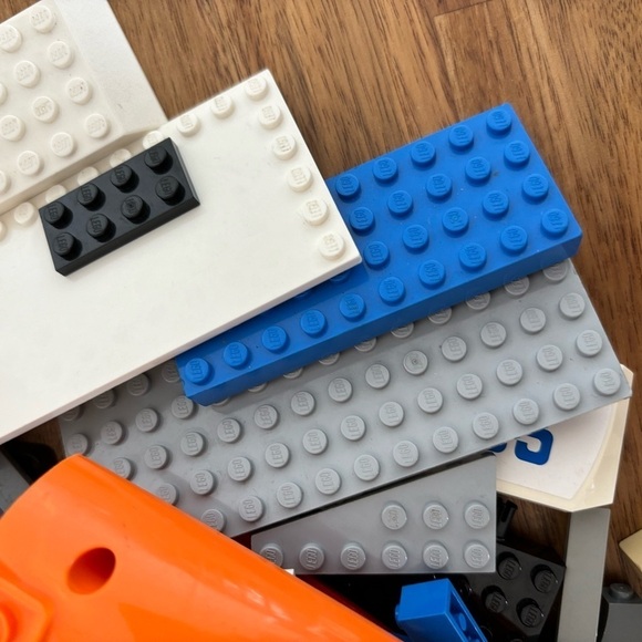 Legos Multiple Pieces OVER 2LB LOT mixed pieces - Picture 7 of 16